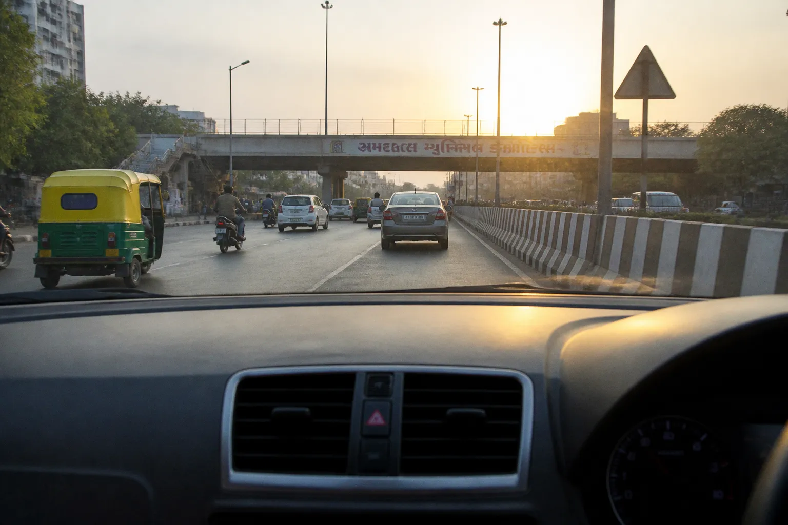 Alquiler de coches en Ahmedabad (India): guía práctica