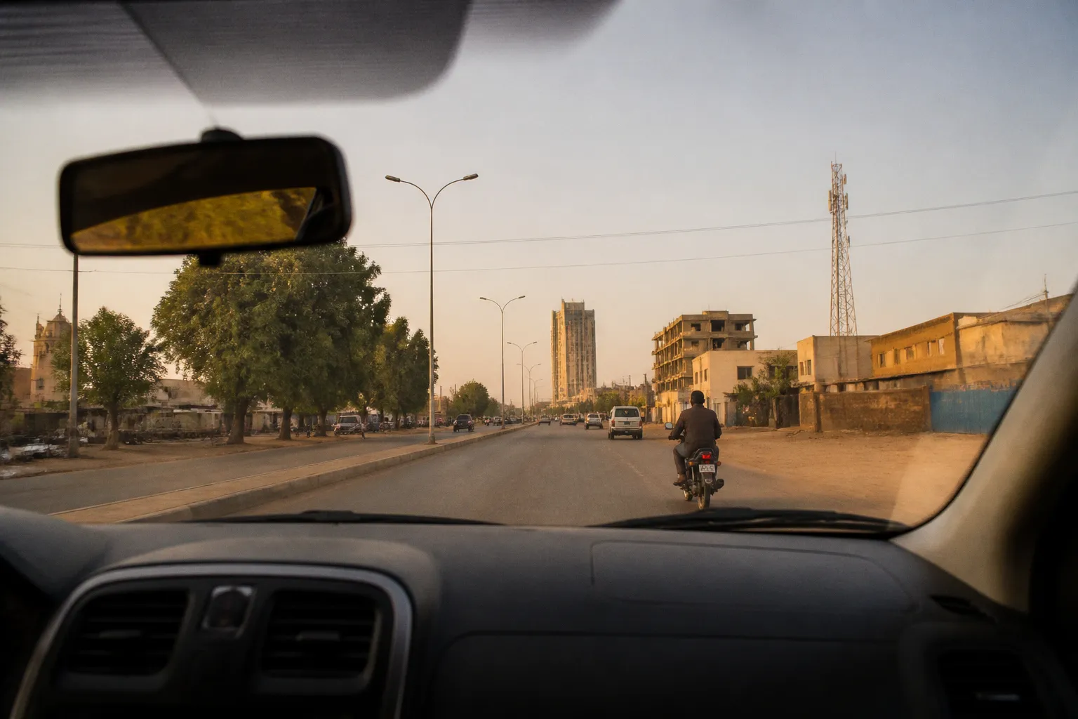 Alquiler de coches en Niamey (Níger): guía práctica de movilidad