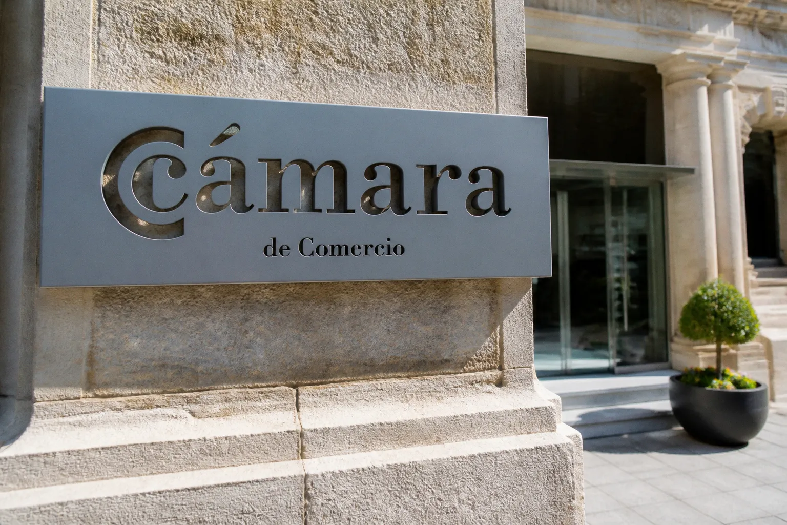 El Principado moderniza el sector de los cuidados con 200.000 euros para las Cámaras de Comercio
